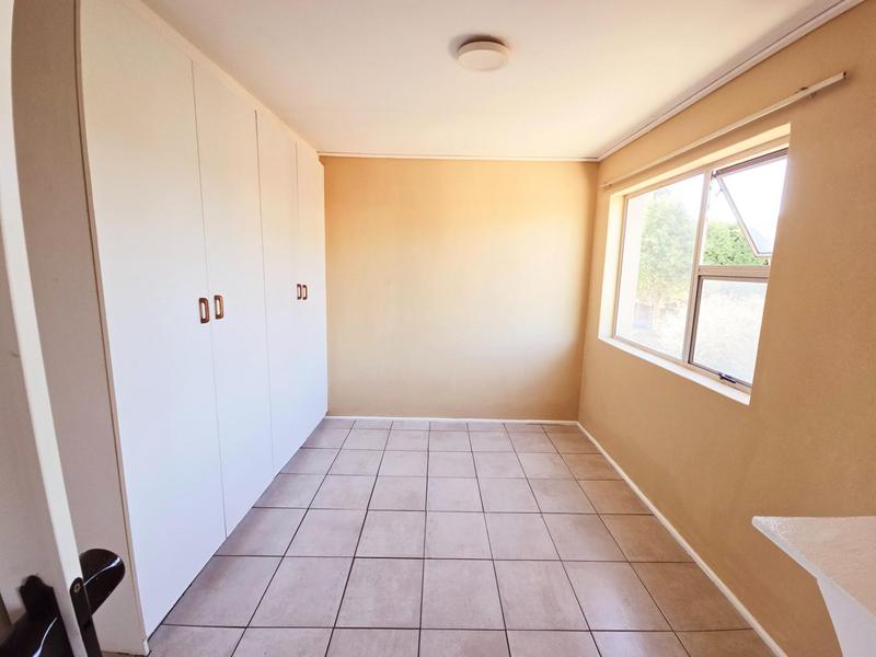 To Let 1 Bedroom Property for Rent in Oakglen Western Cape